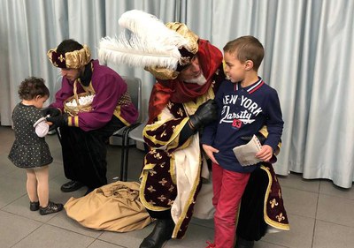 El patge reial ha començat avui la ruta per recollir les cartes als Reis Mags dels nens de Lleida.