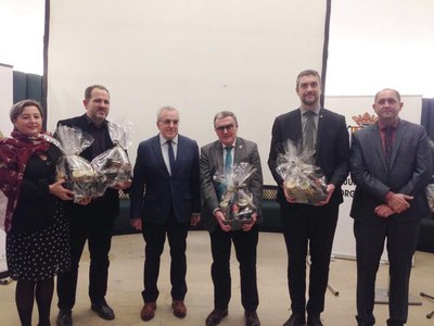 Foto de familia dels participants a la presentació de la Fira de l'Oli a Lleida.