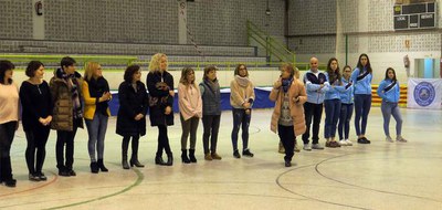 La tinent d'alcalde Montse Parra ha dirigit unes paraules a directives i patinadores.