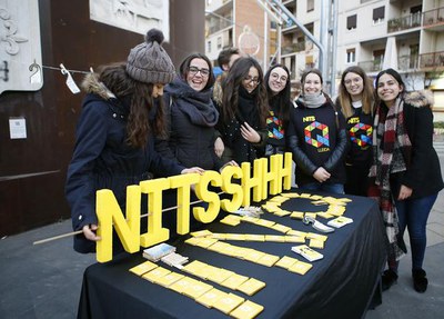 Un grup de voluntàries de la campanya Nits Q..