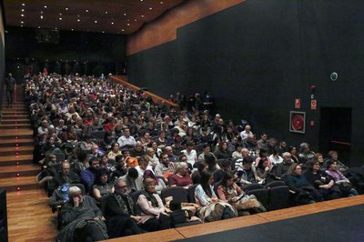 La Sala 1 del Teatre Municipal de l'Escorxador s'ha omplert per veure la presentació de LaTemporada d'arts escèniques als equipaments municipals de l….