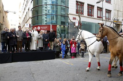 Desfilada dels Tres Tombs, que ha començat a l'avinguda de Blondel, amb la tradicional benedicció.
