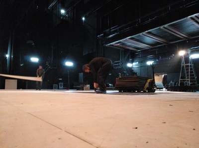 Cal recordar que la caixa escènica amb què compta el teatre és el tercer més gran de Catalunya, després del Liceu i el TNC.