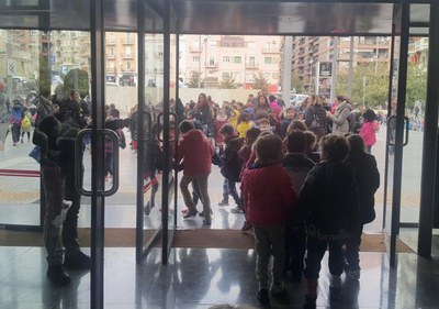 Alumnes de 1r de primària han assistit a les representacions del cicle d'audicions escolars a l'Auditori Municipal Enric Granados.