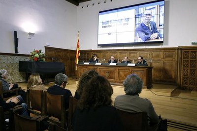 L’alcalde de Lleida, Àngel Ros, amb la regidora Marta Gispert, ha assistit a l’acte institucional organitzat a l'IEI per homenatjar el poeta Jordi Pà….