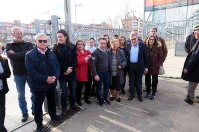 L'alcalde ha saludat a la família de Lorite abans d'iniciar-se l'acte.