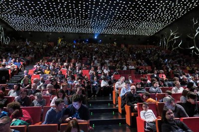 La sala principal de la Llotja s'ha omplert per l'estrena de l'Animac 2018.