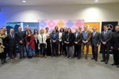 L'alcalde amb responsables del festival, regidors, convidats i patrocinadors.