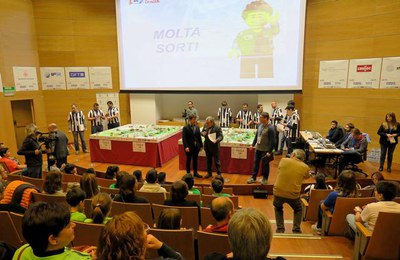 L’alcalde de Lleida, Àngel Ros, ha remarcat que la First Lego League conjuga ciència i diversió, alhora que fomenta l’interès per les vocacions cient….