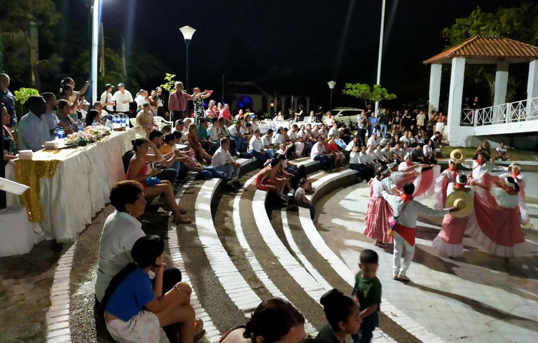 Acte commemoratiu, ple de simbolisme, amb balls tradicionals i música a la Casa de la Cultura ciutat de Lleida, un dels projectes que va construir gràcies a la participació lleidatana.