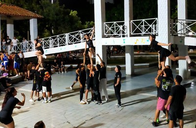 Balls tradicions, música i espectacle del nou grup d'animadores que es diu Lleidacheer..