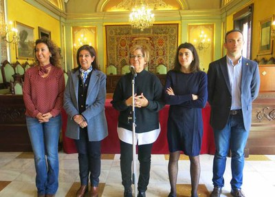 Diversos regidors de la Paeria han rebut al Saló de Sessions els alumnes (UdL i FP) que enguany fan pràctiques a dfierents departaments de l'Ajuntame….