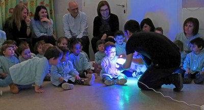 Cloenda a l'Escola Bressol del Secà, del projecte solidari amb el Banc d'Aliments, amb un espectacle de llums i colors.