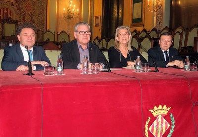 El tinent d'alcalde Joan Gómez ha presidit l'acte al Saló de Sessions.