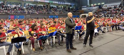 El tinent d'alcalde Rafael Peris ha donat la benvinguda als alumnes de les escoles de més de 45 municipis catalans.