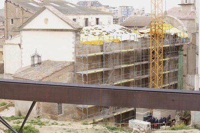 Les obres consisteixen en la renovació de la coberta de l'edifici, que ha estat retirada.
