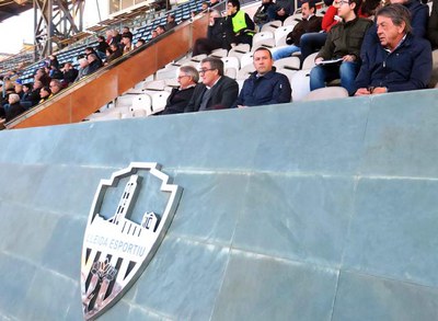 L'alcalde Ros ha acompanyat el president del Lleida a la llotja durant el partit.