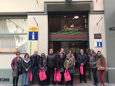 Han participat hotelers, professionals d’equipaments culturals, guàrdia urbana, agents cívics, etc. i se’ls ha facilitat documentació per tal de pode….