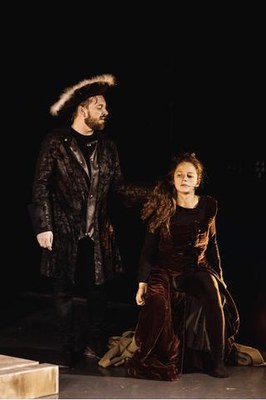 S'han realitzat dues sessions matinals de teatre en francès per als alumnes de 3r i 4rt ESO i una sessió al vespre per a universitaris.