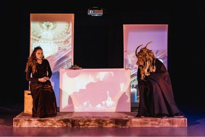 Uns 500 alumnes i mestres han assistit a la representació en francés de “La belle et la bête".