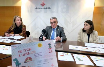 L’alcalde, Àngel Ros, i la regidora de l'àrea d'Educació, Rosa Maria Salmeron, han presentat l’oferta educativa, esportiva i de lleure dels programes….