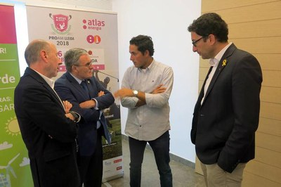 L'alcalde ha conversat després de l'acte amb el golfista lleidata Carlos Pigem.