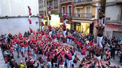 Les tres colles han aixecat els pilars al final de la diada castellera.