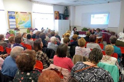 L'activitat "Anònimes" ha deixat petita la sala del Centre Cívic de Cappont.