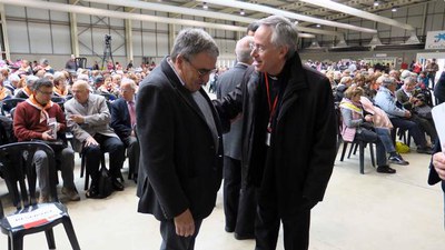 El bisbe de Vic, Romà Casanova, conversant amb el paer en cap.