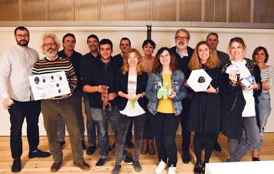 Presentació dels productes de marxandatge que joves de la ciutat han dissenyat  per a l’Aplec del Caragol amb el projecte CREA2.