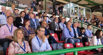 L'alcalde Àngel Ros ha presenciat el partit des de la llotja del pavelló Onze de Setembre.