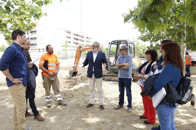 Nova àrea de gossos als Jardins Jaume Magre, de 650 m2 i amb diversos jocs d’agility especialment dissenyats per a l’exercici físic dels animals.
