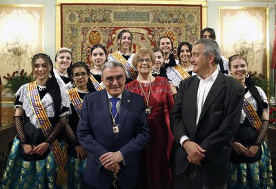 Les pubilles han rebut aquest vespre les bandes de la mà dels paers.