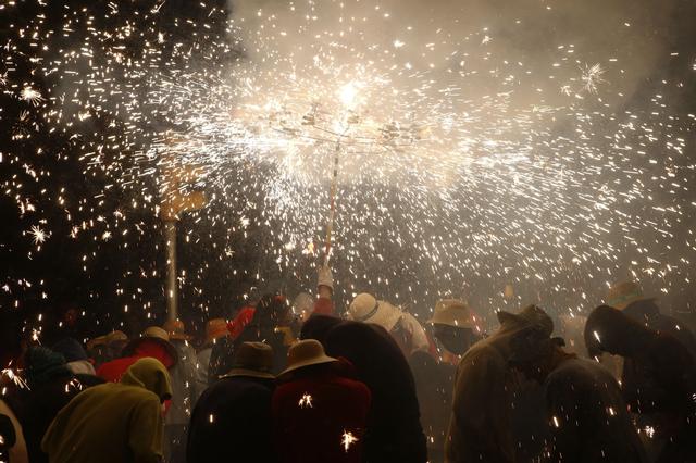 Els Diables de Lleida, colla amfitriona dels Dimonis dels Trons i Botafocs i els de Castelló