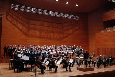 L'actuació de les corals de les llars ha tingut lloc a l'Auditori Municipal Enric Granados.