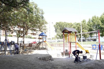 La Paeria està instal·lant nous jocs al Parc Infantil d’Onze de Setembre per facilitar la inclusió dels infants.