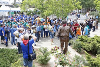 L'estàtua de Manolo Calpe acull l'acte més emotiu de l'Aplec.