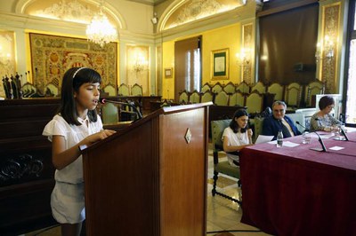 Alba Redondo ha llegit la redacció guanyadora en la categoria de 3r de primària del concurs "Què se n'ha fet del calaix desaparegut?".