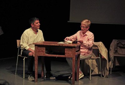 Un dels grups del taller de creativitat per a cuidadors no professionals, ha representat l'obra "La Llar dels Bambarols" al Teatre Municipal de l'Esc….
