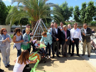 Aquest gronxador adaptat permet el seu ús per part de persones amb paràlisi cerebral.