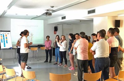 Sessions formatives per a agents de l’oci sobre l’abordatge de les violències sexuals en espais festius.