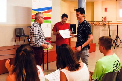 El tinent d'alcalde Joan Gómez ha lliurat els diplomes del curs al Centre Cívic de la Mariola.