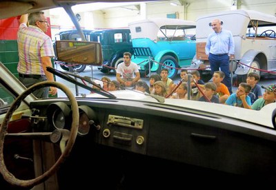 El Museu de l'Automoció de Lleida - Roda Roda ha rebut prop de 54.000 visitants en els darrers 5 anys. Avui, els infants d'Estiu de Joc hi han fet un….