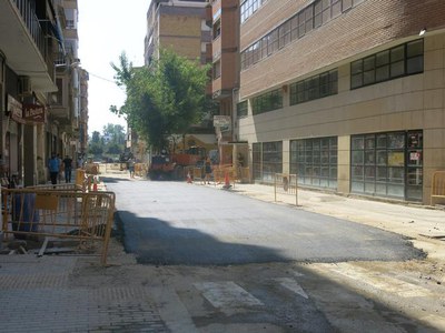 Avui es posen ja les primeres capes d’asfalt als carrers General Brito, Ramon Castejon i Maria Sauret.