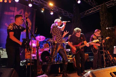 El concert ha aplegat dalt l'escenari els músics que han col·laborat durant 30 anys amb la banda osonenca.