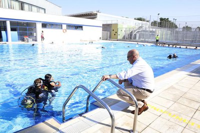 Busseig en el marc d'Esportmania a les piscines municipals de Pardinyes.