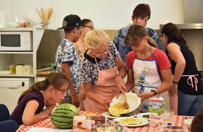 Els tallers de cuina de l'Agenda Jove, dirigits per la metge i nutricionista, Antonieta Barahona, introdueixen aspectes teòrics i pràctics de l’alime….