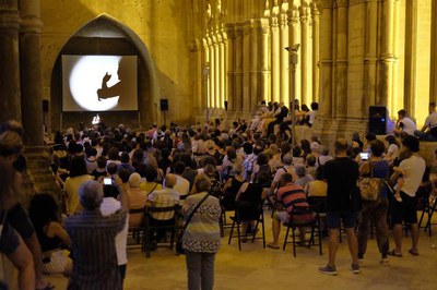 La darrera edició de les Nits de Lluna Plena al Claustre van estar dedicades a un espectacle d'ombres xinesques.