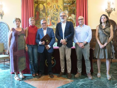 Els tinents d'alcalde Montse Mínguez, Fèlix Larrosa, Rafel Peris i les regidores Sara Mestres i Rosa Maria Salmeron, han assistit a l'acte de renúnci….