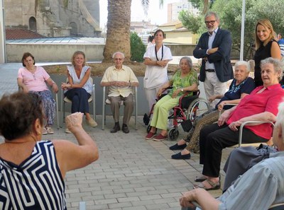 El Centre de Dia Santa Clara compta amb 15 usuaris i usuàries. Durant la setmana s'incorporaran dues persones més.